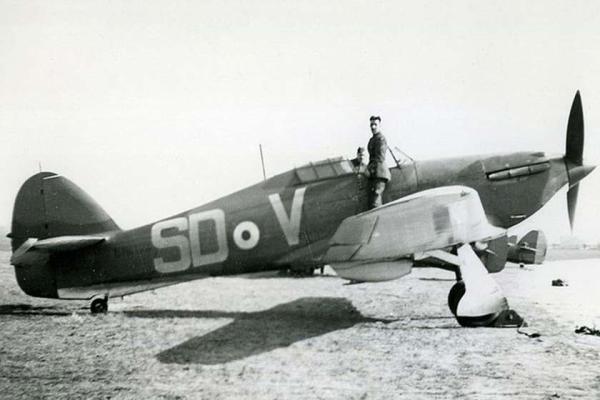 روزشمار: 16 آبان؛ اولین پرواز هواپیمای هاوکر هاریکن در سال 1935
